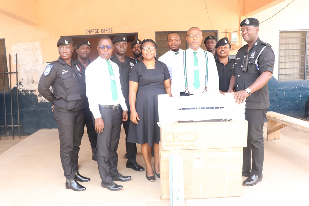 Donation to the Odumasi Police Station